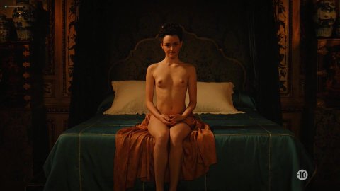 Victoire Dauxerre, Maddison Jaizani - Fucking Scenes in Versailles (2018)