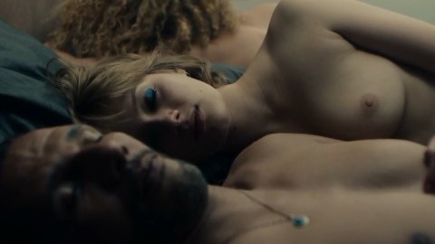 Sarah Pasquier, Nadia Tereszkewicz - Fucking Scenes in Persona non grata (2019)