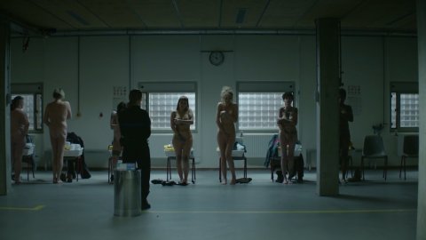 Elodie Fontan - Fucking Scenes in Prise au piège s01e01-06 (2019)