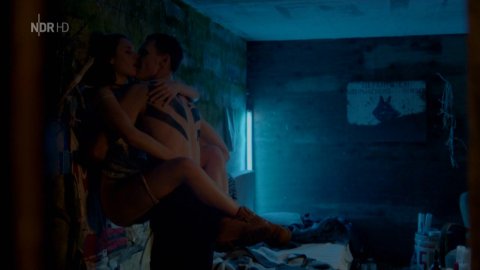 Simone Geissler, Valerie Stoll - Fucking Scenes in Hanna's Homecoming (2018)