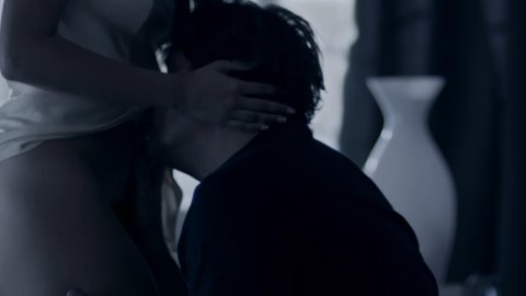 Clarissa Sanchez, Claudia La Gatta - Fucking Scenes in Espejos (2014)