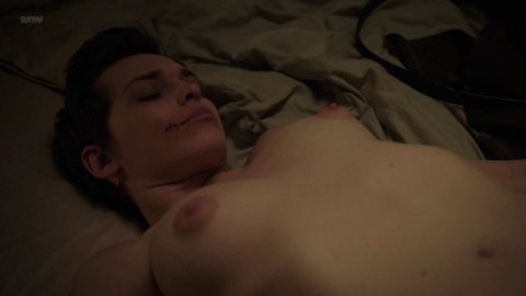 Sara Serraiocco, Nazanin Boniadi - Fucking Scenes in Counterpart s01e04 (2018)